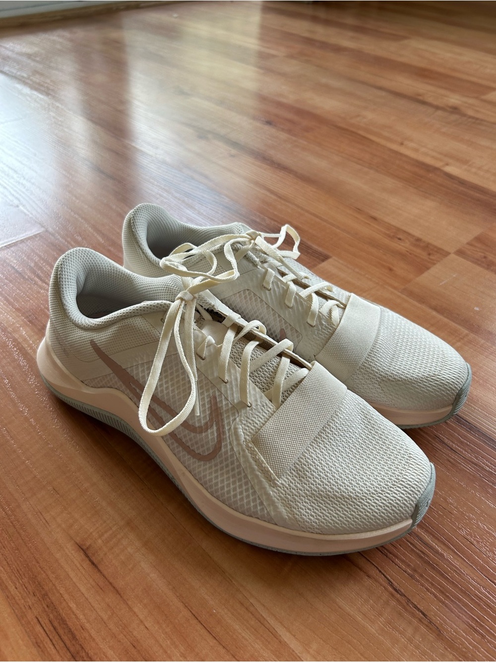 Nike MC Trainer 2 Women’s Size 9.5 in White and Light Pink Running Gym Shoes